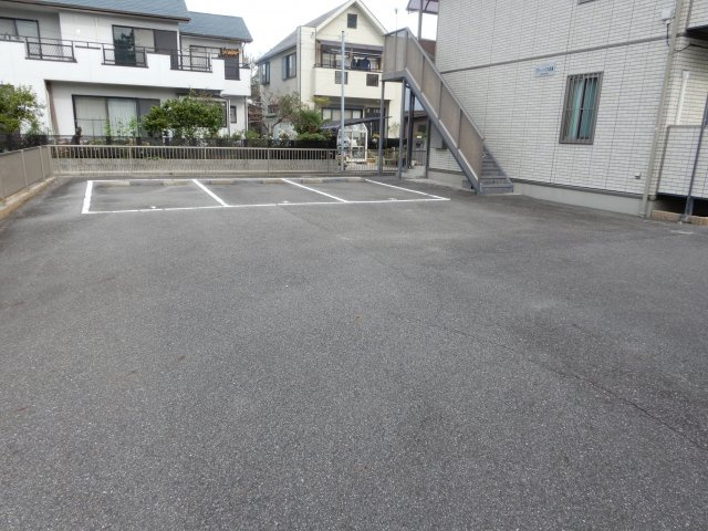 グリーンハウス新美の駐車場