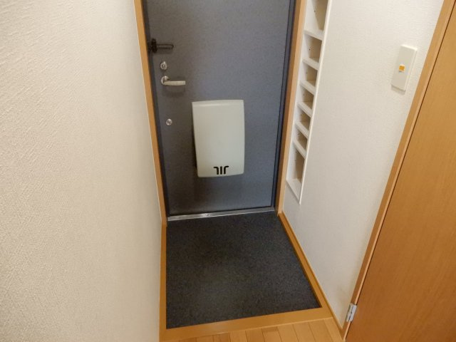 グリーンハウス新美の玄関