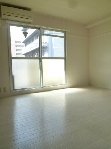 吉田ビルの洋室
