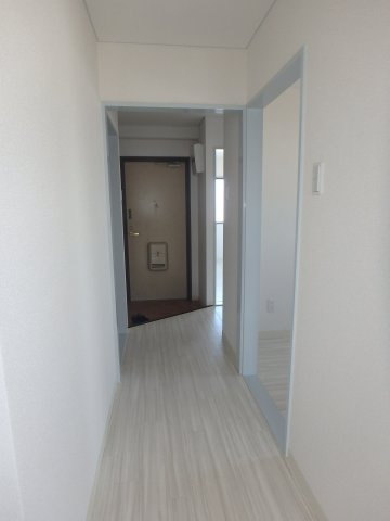 グレーストミタの玄関