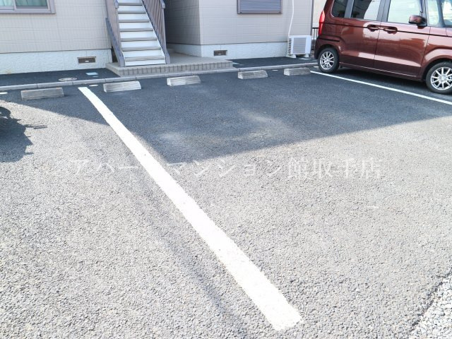 カサベルデ・エスの駐車場