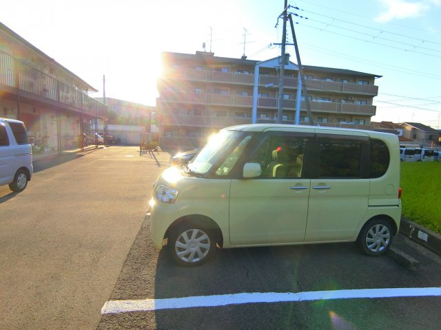 寿里マンションの駐車場
