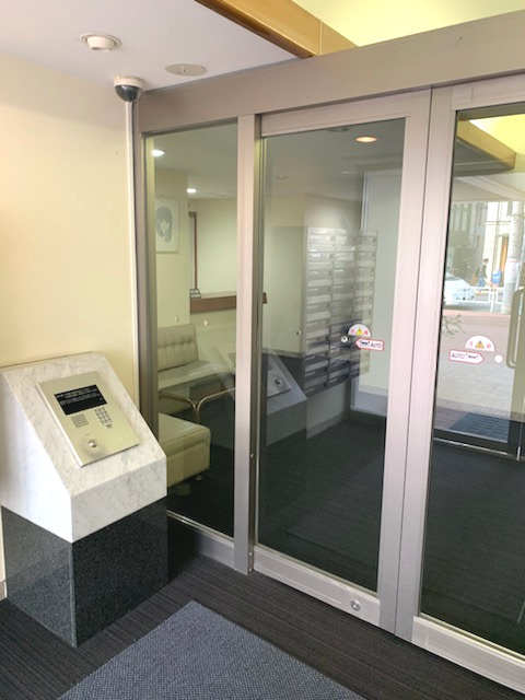 渋谷区神宮前２丁目の店舗一部のエントランス