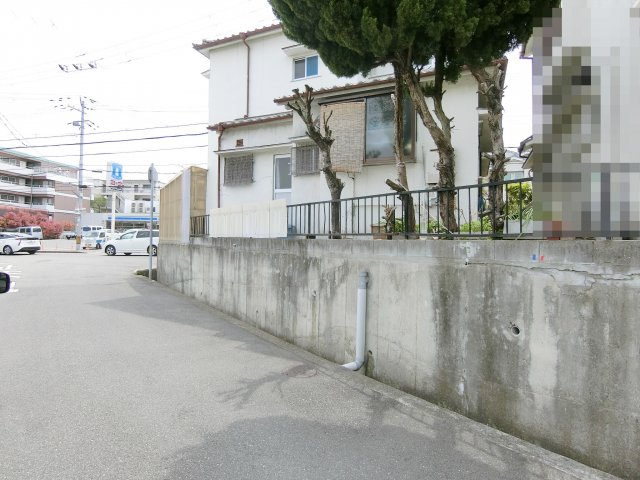 西区枝吉　売土地の前面道路含む現地写真