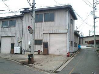 【外観】 | 新吉田町貸し4545貸し工場 | 前面駐車２台可（車種による）