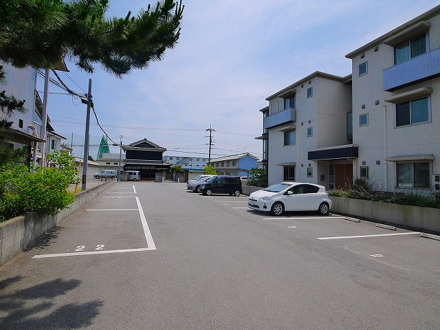 シックススターの駐車場