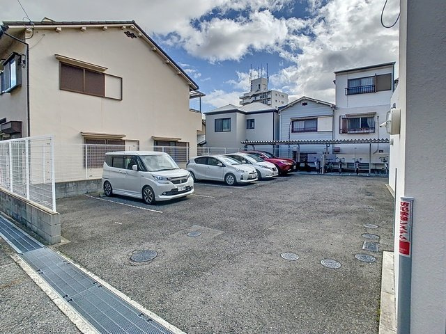 パルテール灘の駐車場