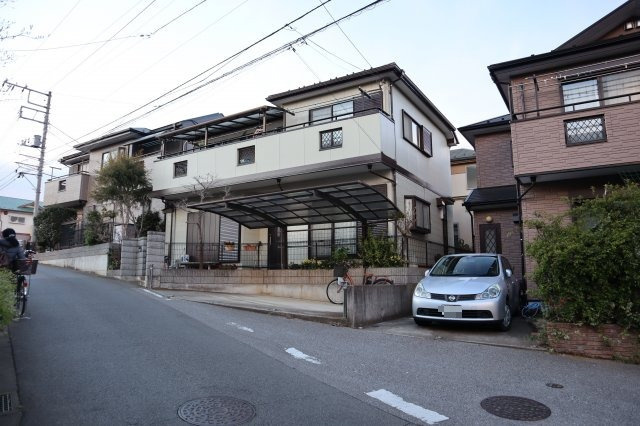 習志野市藤崎１丁目　お手頃戸建情報　南側６ｍ公道面　平成１２年建築の前面道路含む現地写真