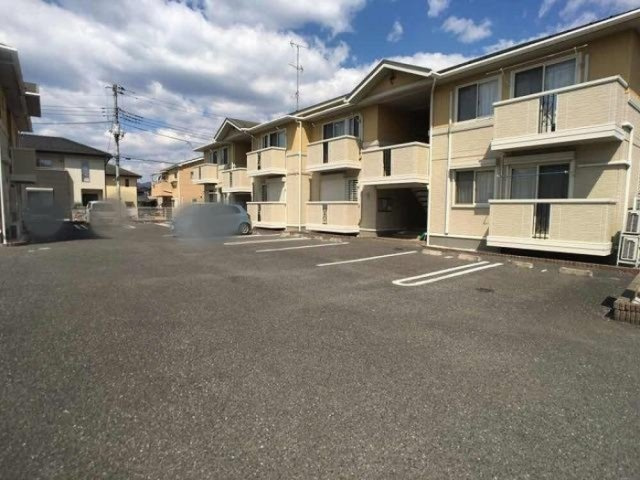 シャトーフェニックスAの駐車場