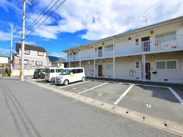 メゾンエトワールの駐車場|駐車場に車を止められます