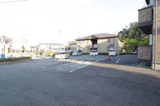 【駐車場】 | ヒールクリークＭイースト | 駐車スペースもあります