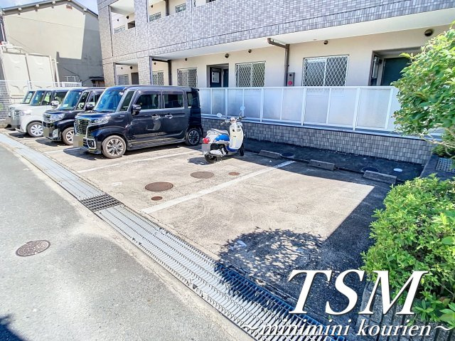 サンクレールの駐車場