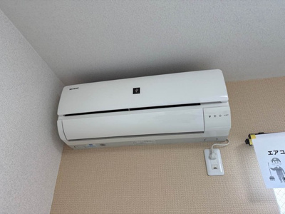 【設備】 | Moca House/モカハウス | 暑い夏や寒い冬に大活躍のエアコン付き！冷暖房完備で一年中快適に過ごせちゃいます♪