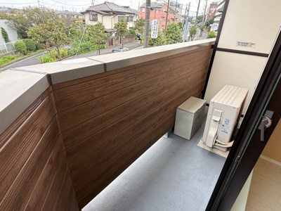 【バルコニー】 | Moca House/モカハウス | バルコニーは南東向きなので、晴れた日のお洗濯物は朝からよく乾きそう☆気分転換をするにも最適です♪