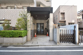 【エントランス】 | 横浜市営地下鉄ブルーライン「阪東橋」駅徒歩4分の好立地！JR根岸・東北線「関内」駅徒歩20分！