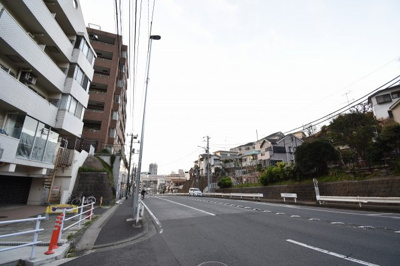 【周辺】 | パレスレージ山手石川町 | 前面道路