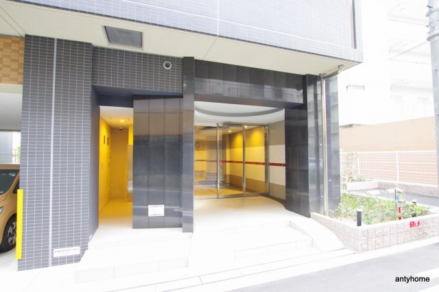 セレニテ福島カルム　仲介手数料無料のエントランス