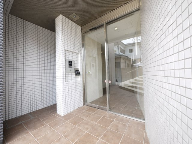 m-flatのエントランス|共用のエントランスです