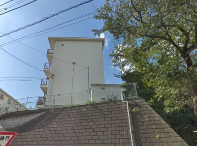 【外観】 | 榎が丘住宅A棟 | 第1種低層住居専用地域につき周りに高い建物がなく住環境良好です♪