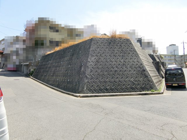 明石市朝霧東町2丁目 売土地の前面道路含む現地写真