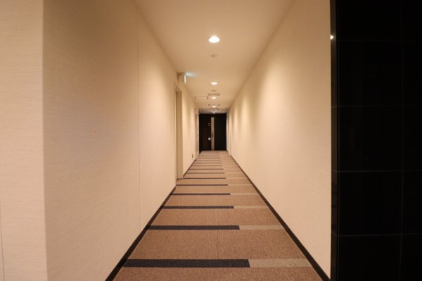 【その他共用部分】 | 【共用廊下】居住フロアの共用廊下です！外からの視線が届かない、安心の内廊下設計です！