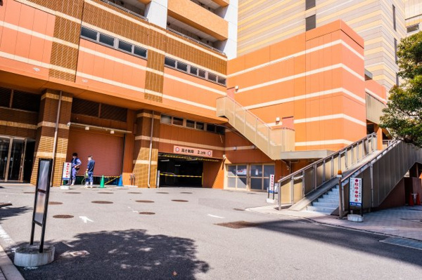 【駐車場】 | 【敷地内駐車場】きちんと整備されたきれいな駐車場です！十分な広さがあり、車の出し入れもスムーズ！