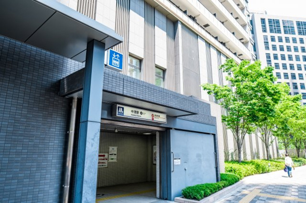 【周辺】 | 【周辺】大阪の主要線、大阪メトロ御堂筋線の『中津』駅直上♪