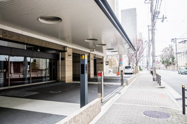 【駐車場】 | 【敷地内駐車場】きちんと整備されたきれいな駐車場です！十分な広さがあり、車の出し入れもスムーズ！