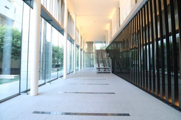 【エントランス】 | 【エントランスホール】二層吹き抜けの格調ある空間「グランコリドー」。天井まで届くガラスウォール！