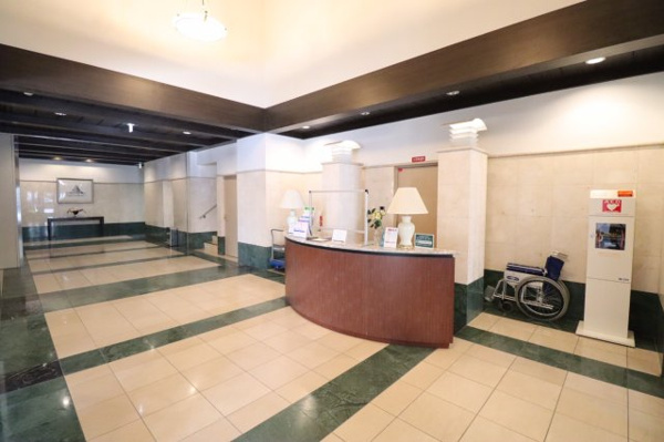 【エントランス】 | 【コンシェルジュカウンター】各種取次・紹介など、丁寧なサービスで都心の快適な生活をサポート！