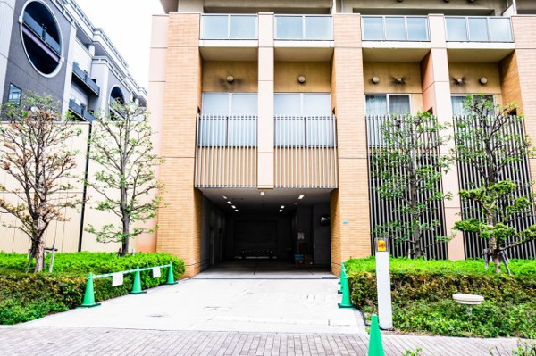 【駐車場】 | 【敷地内駐車場】きちんと整備されたきれいな駐車場です！十分な広さがあり、車の出し入れもスムーズ！