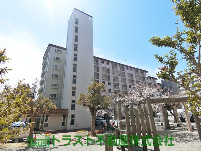 明石ハウス参号棟の外観