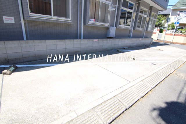 アゼリア宮田の駐車場