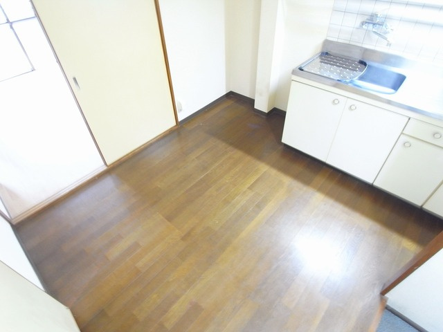 ロイヤルコート山本通の居間・リビング