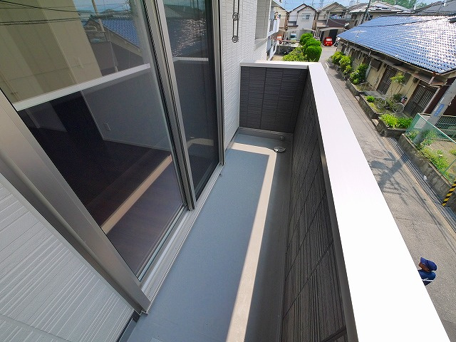 コーポ大安寺Ⅲのバルコニー|お洗濯にも便利なバルコニー付き