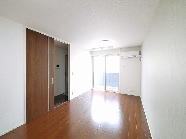 コーポ大安寺Ⅲの居間・リビング|ゆったり過ごせるリビングです