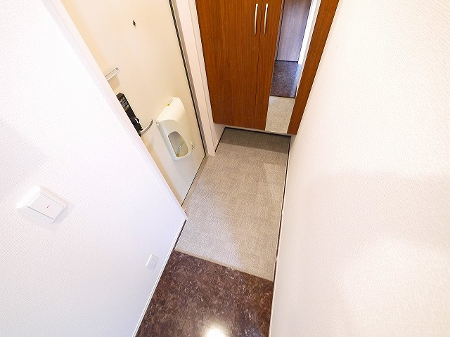 コーポ大安寺Ⅲの玄関|ゆったりとした玄関です