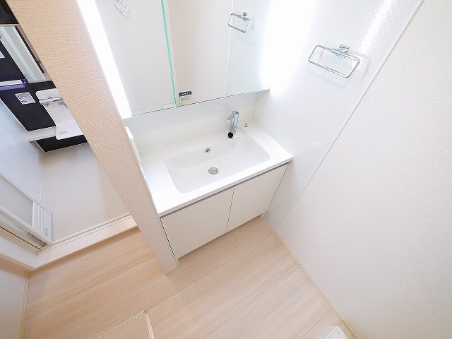 コーポ大安寺Ⅲの洗面所|ゆったりとスペースのある洗面所