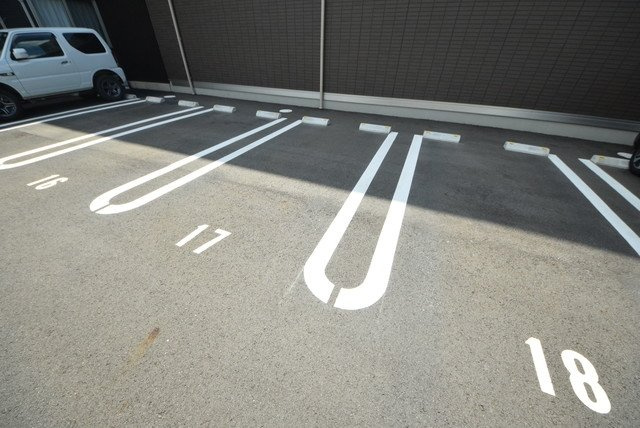 イデアーレの駐車場