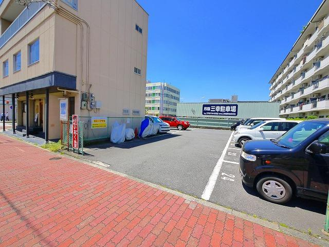 カーサフラッシュモータープール(芝辻町4丁目)の外観