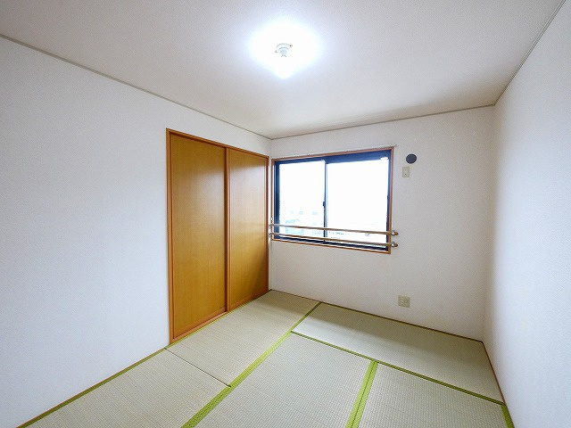 セジュールN IIの寝室|フローリングだけでなく、和室もあります