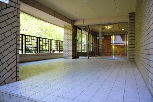 エスポワールヴェネフォランス湯布の森のエントランス