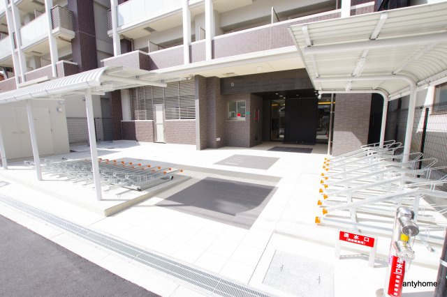 エグゼ難波西4　仲介手数料無料のエントランス