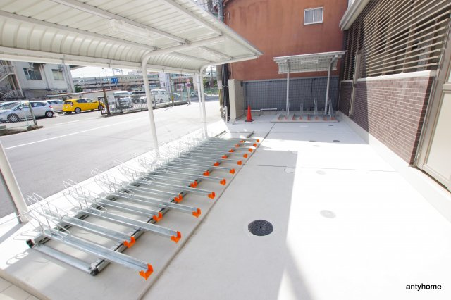 エグゼ難波西4　仲介手数料無料の駐車場