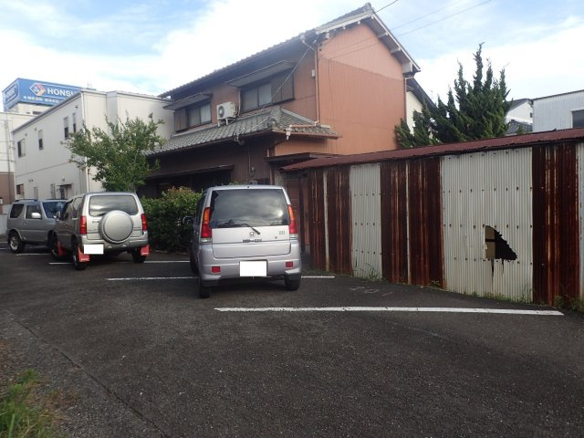ハイツ大村　西館の駐車場