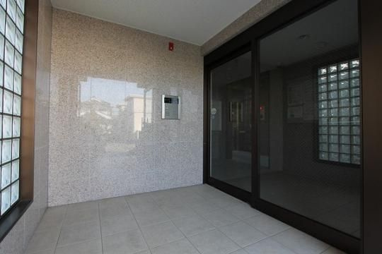 スプレーモ田代のエントランス