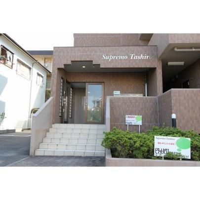 スプレーモ田代のエントランス