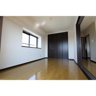 スプレーモ田代の洋室