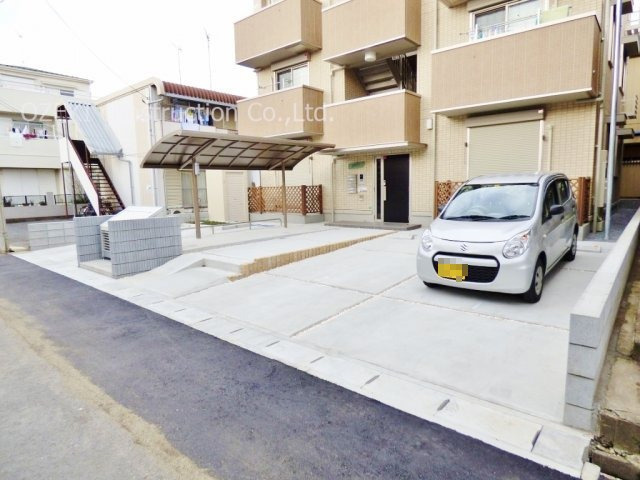 グランディールの駐車場