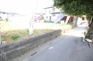 【前面道路含む現地写真】